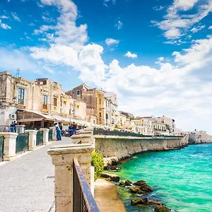 al-blu-ortigia-apartments.sicilyhotelsitaly.net/